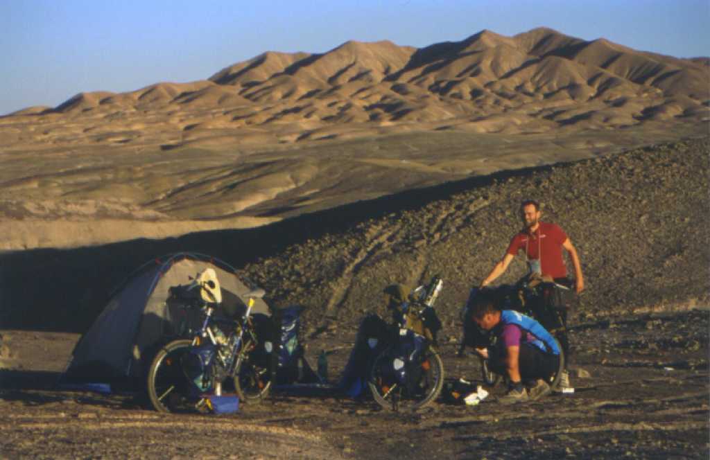 Zelten inmitten der Atacama, die trockenste Wüste der Welt